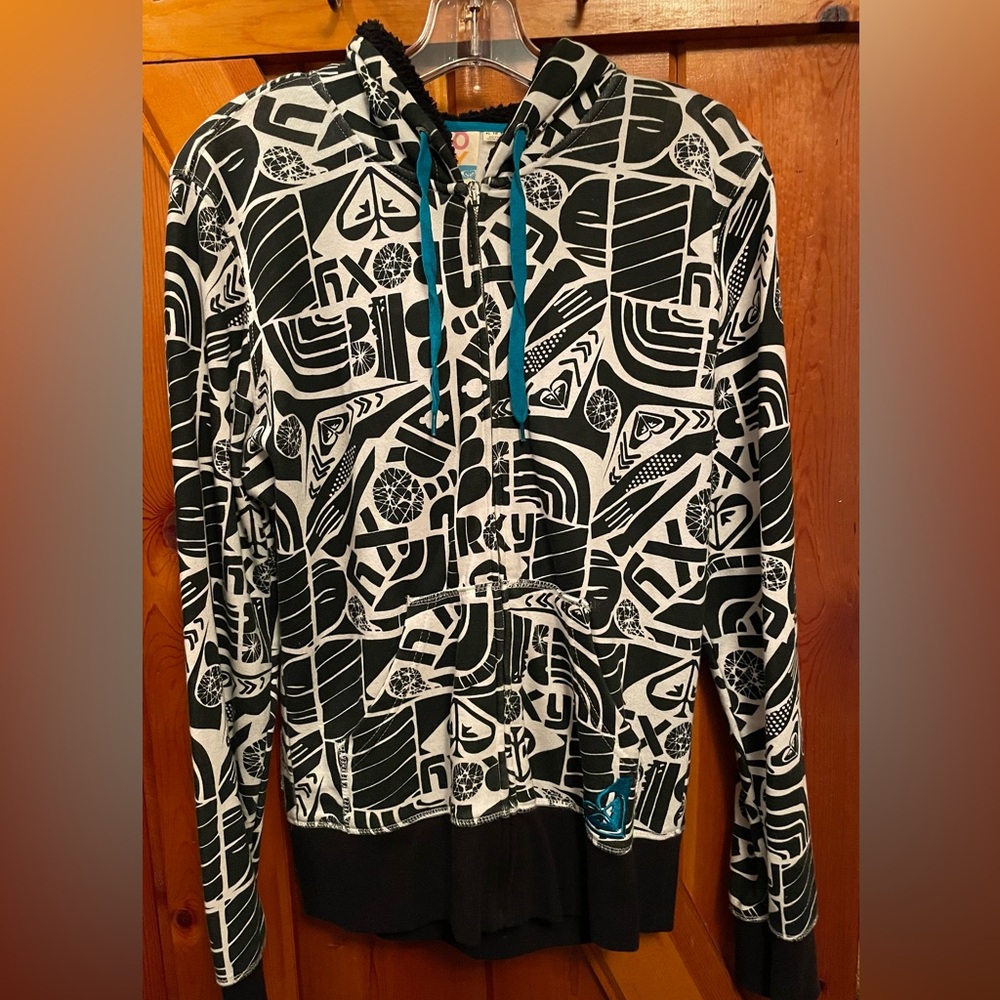 Roxy women’s full zip up hoodie Y2K! X-large. Black & white. Excellent condition